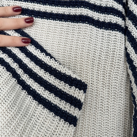 ⭐️ American Eagle Wide Sleeve Striped Knit Sweater - Picture 5 of 8